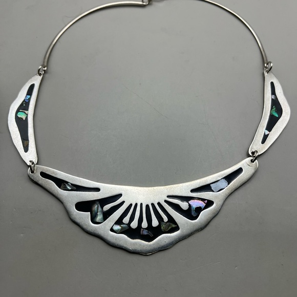 Jewelry - Elegant Sterling Silver Vintage Necklace with Abalone Inlay